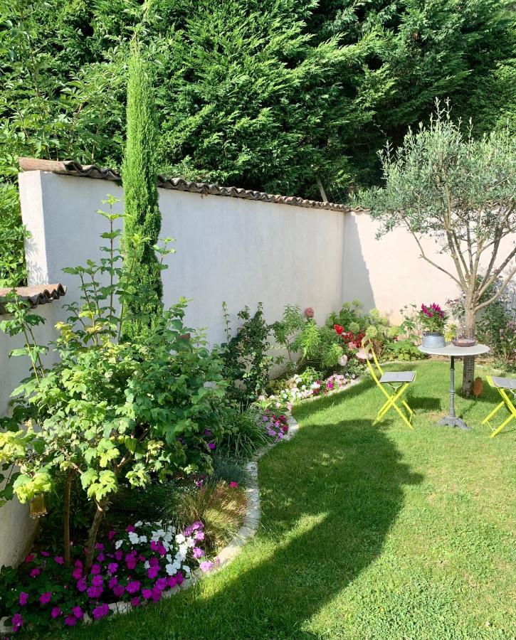 La Glycine B&B Sainte-Colombe  Экстерьер фото