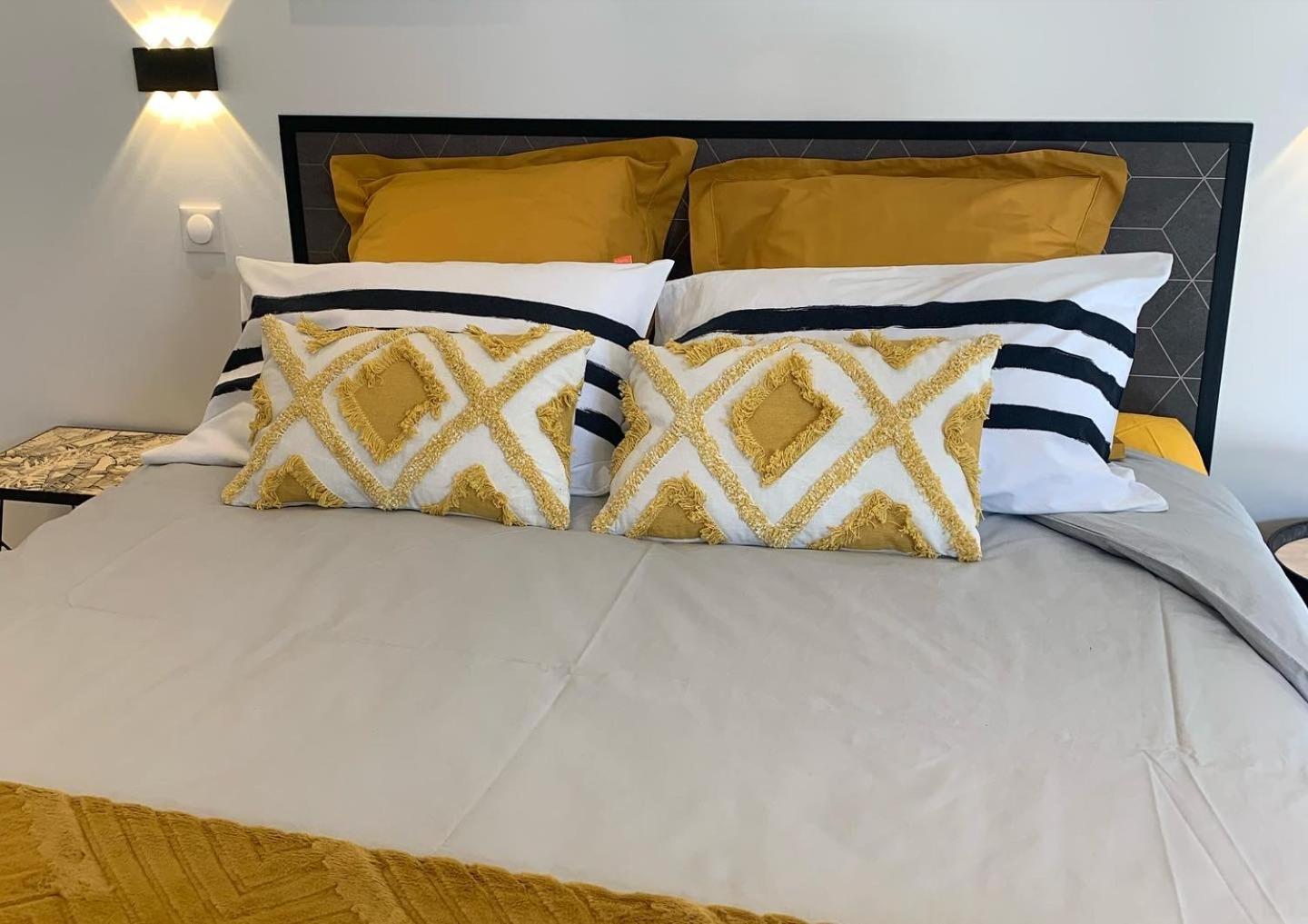 La Glycine B&B Sainte-Colombe  Экстерьер фото
